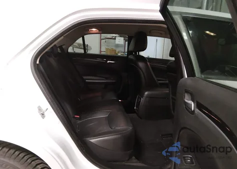 2016 Chrysler 300 Limited z USA, uszkodzony, nr VIN 2C3CCAAGXGH234193